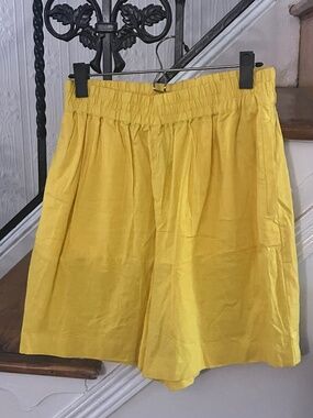 NWT Universal Standard US size 2XS / women’s size 6-8 linen shorts, lemon yellow
